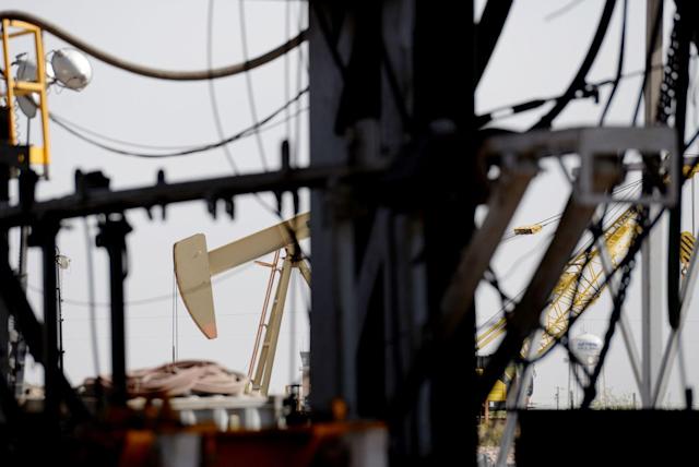 النفط ؛ إنتاج النفط ؛ التنقيب عن النفط ؛ أسعار النفط