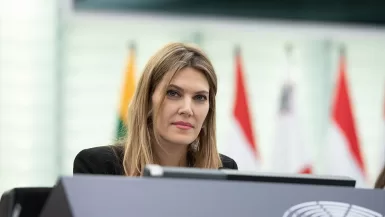 اليونان تجمد أصول نائبة رئيسة البرلمان الأوروبي على خلفية تهم فساد