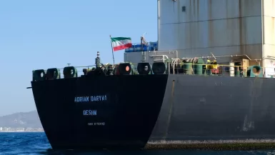 إيران تطالب سوريا بالدفع مقابل شحنات النفط الإضافية